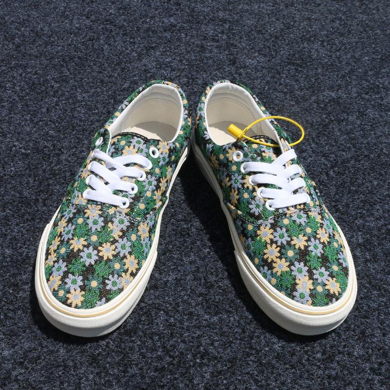 Trendy Green Floral Canvas Shoes