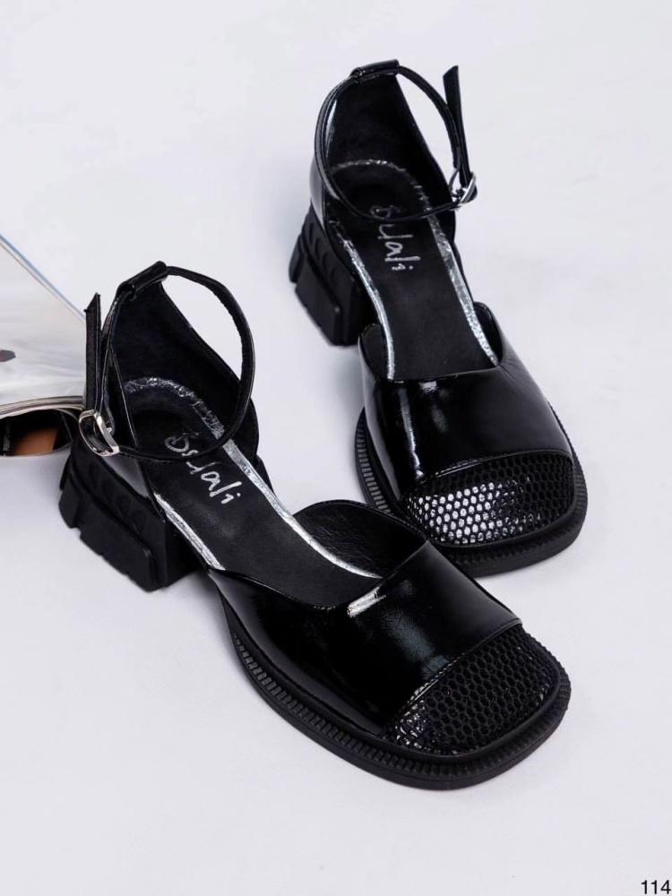 Square Toe Breathable Low Heel Sandals