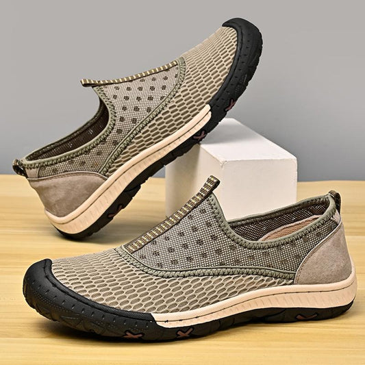 Light casual shoes with breathable mesh