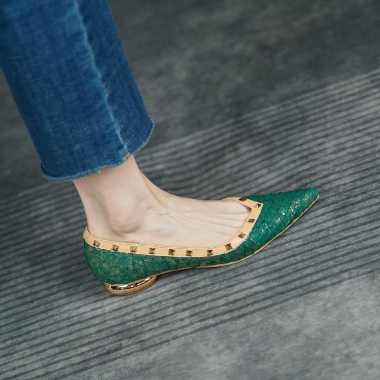 Chic Grass Skin Point-toe Loafers