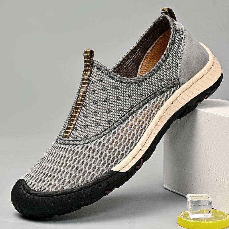 Light casual shoes with breathable mesh