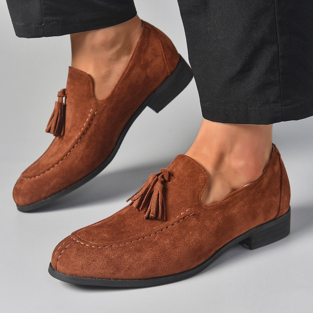 Casual leather shoes with fringes covering feet