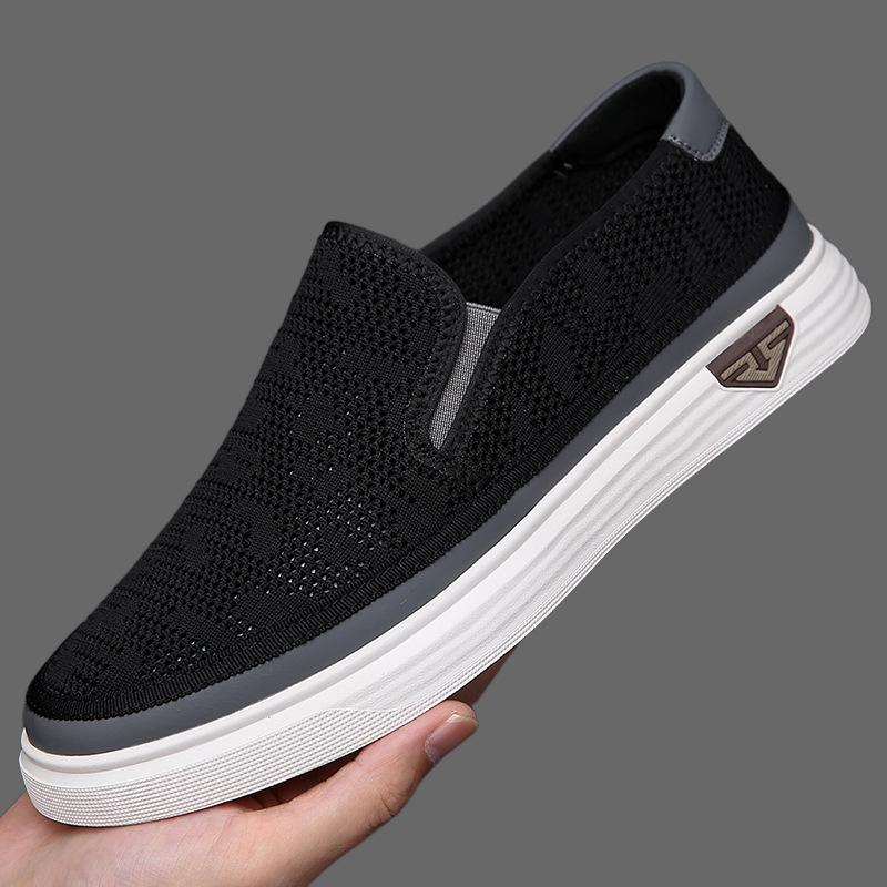 Men's sports shoes with mesh and breathable surface