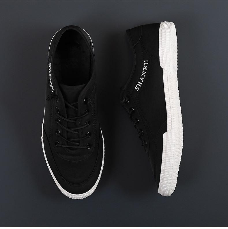 New breathable canvas shoes