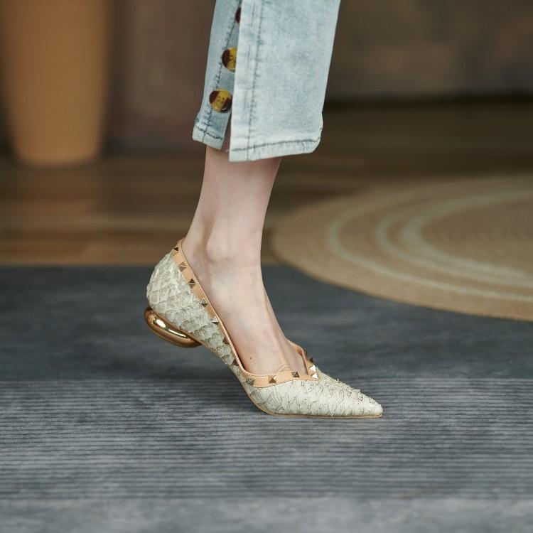 Chic Grass Skin Point-toe Loafers